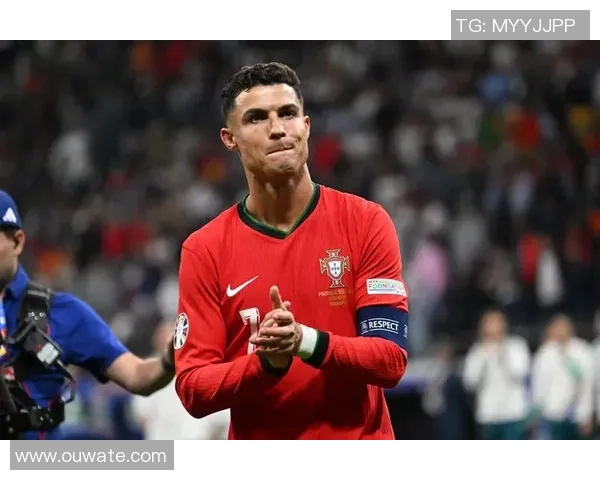 足球界超级球星的传奇人生与辉煌成就分析解析